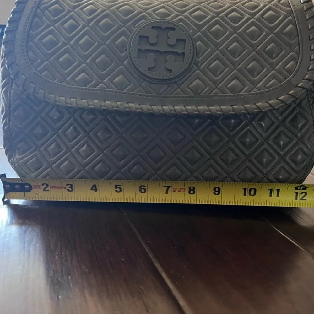 Tory Burch Quilted Chain-Handle Shoulder Bag in Gray with Gold Hardware - Picture 10 of 11